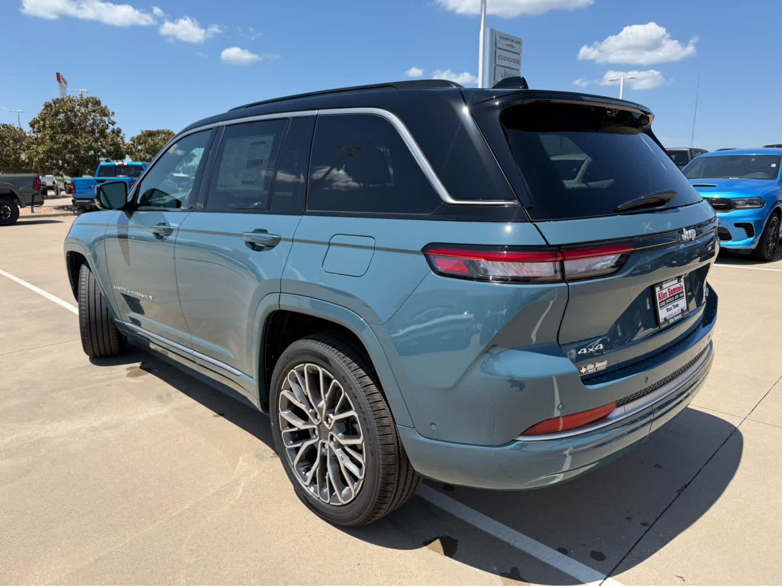New 2026 Steel Blue Exterior Paint Jeep Summit image 8
