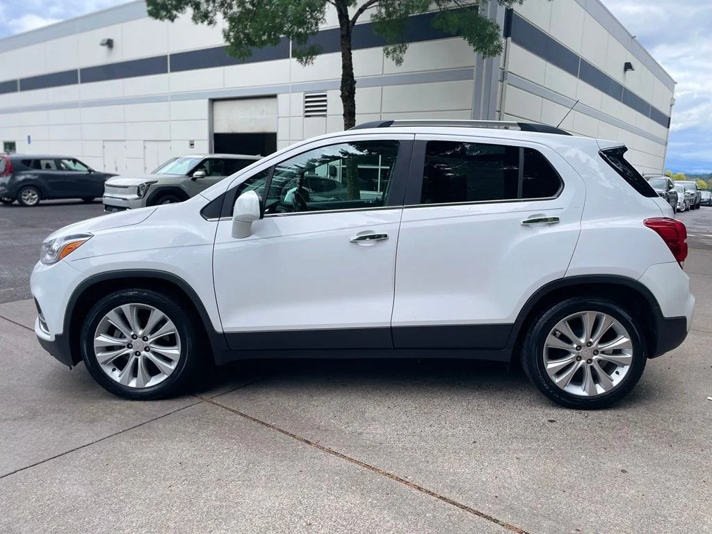 Used 2018 Summit White Chevrolet Premier image 6