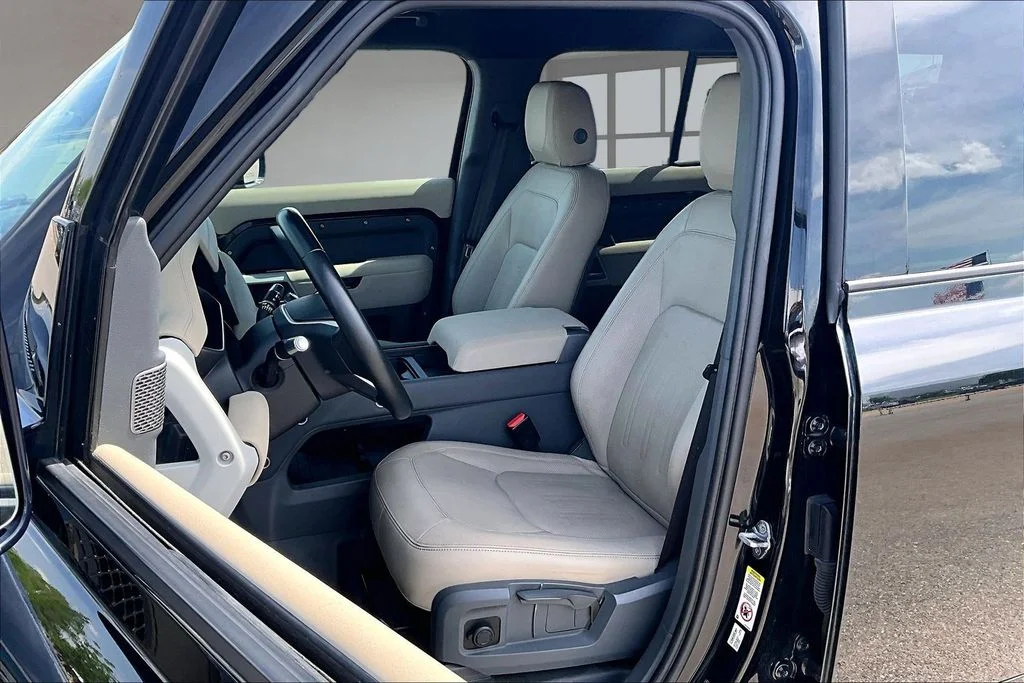 Used 2022 Black Land Rover S image 26