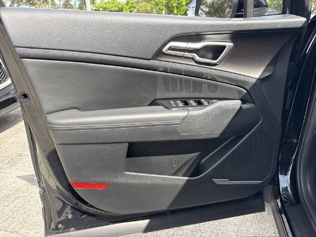 2025 Kia Sportage EX - Photo 13