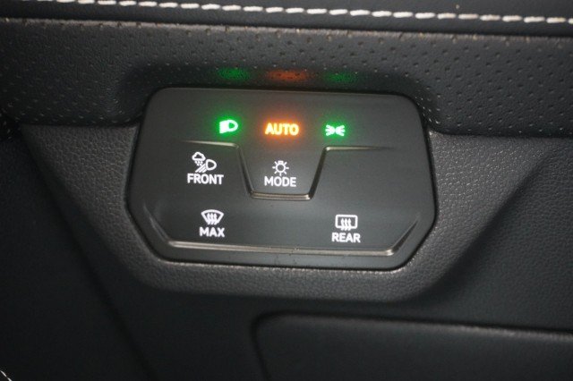Used 2024 BLACK Volkswagen 2.0T SE w/Technology image 30