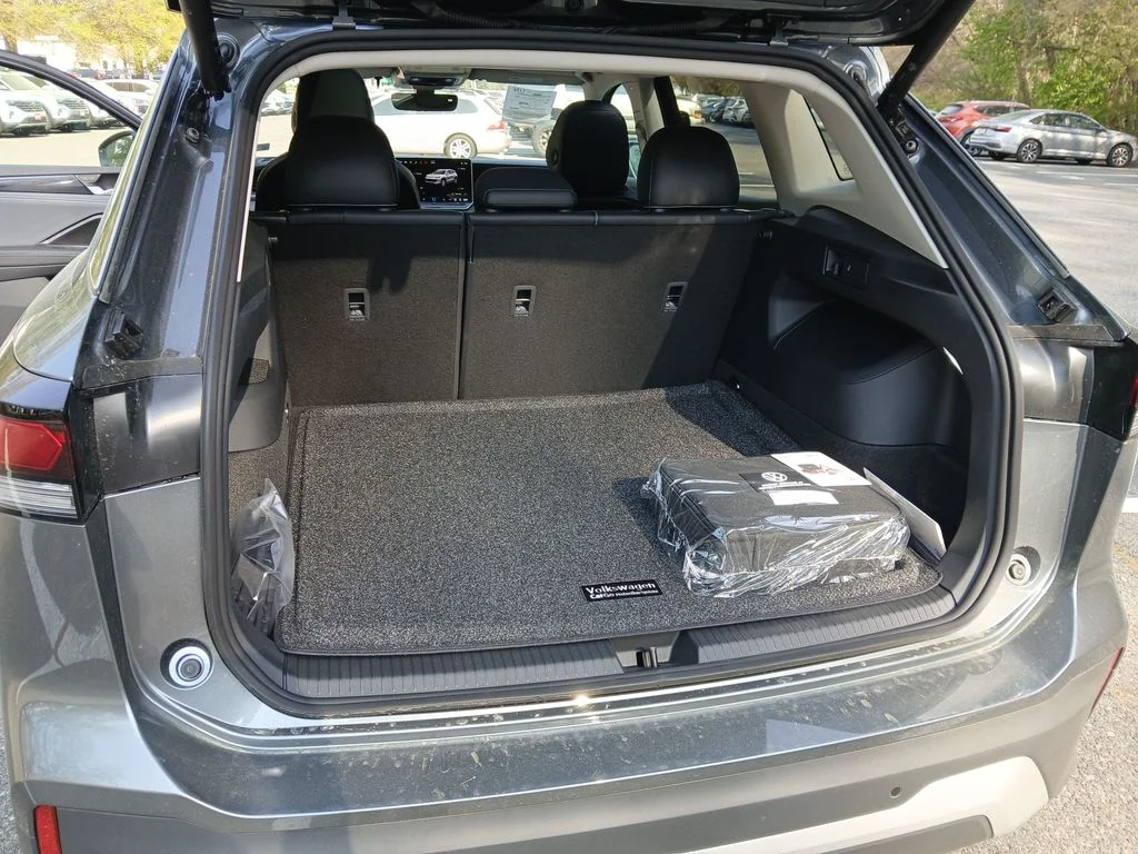 New 2026 Silver Volkswagen 2.0T SE image 22