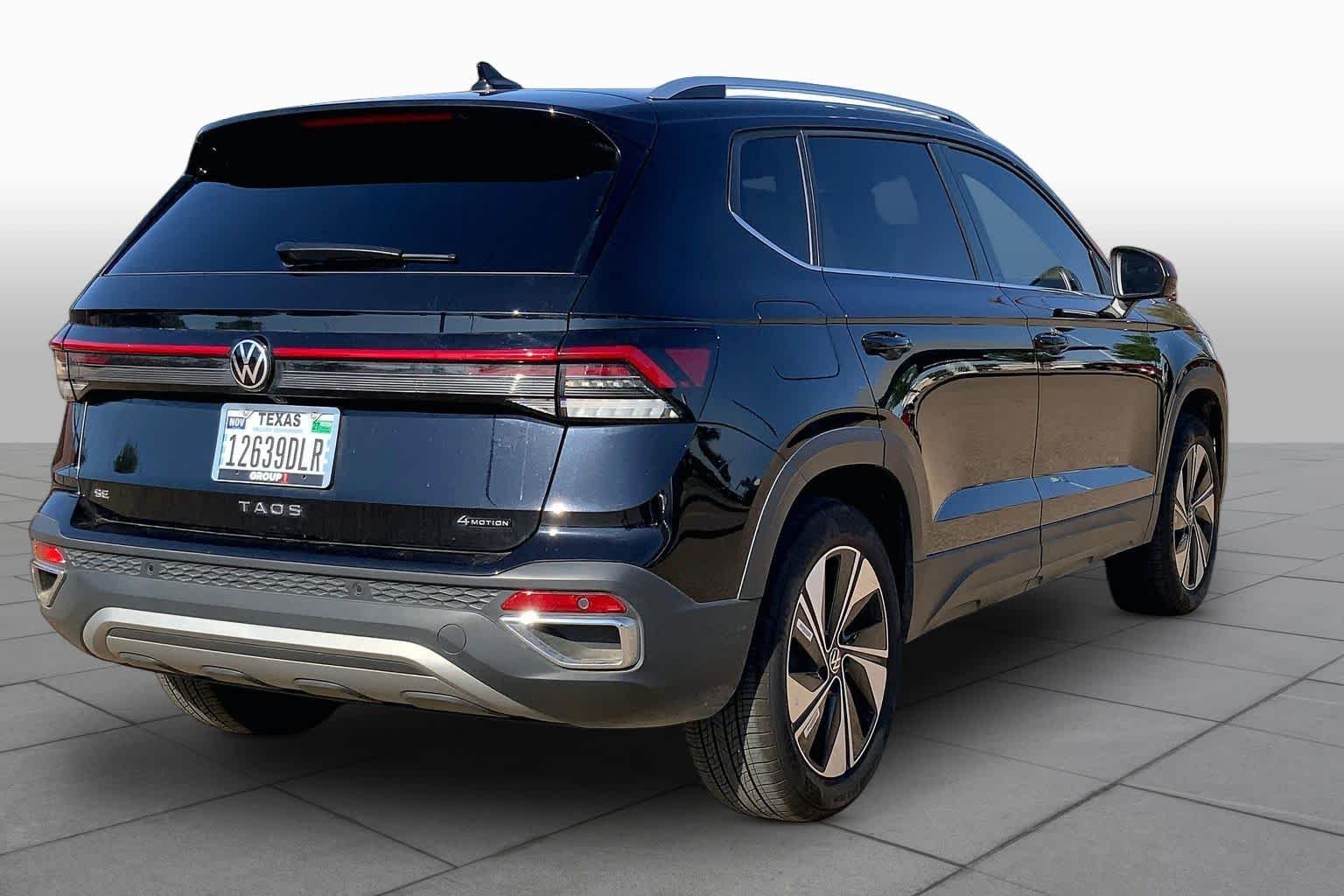 Used 2025 Deep Black Pearl Volkswagen SE image 13