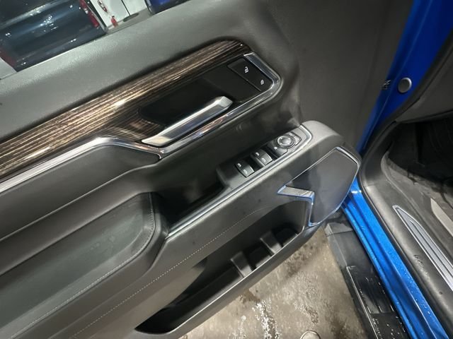 Used 2024 Blue GMC Elevation image 19