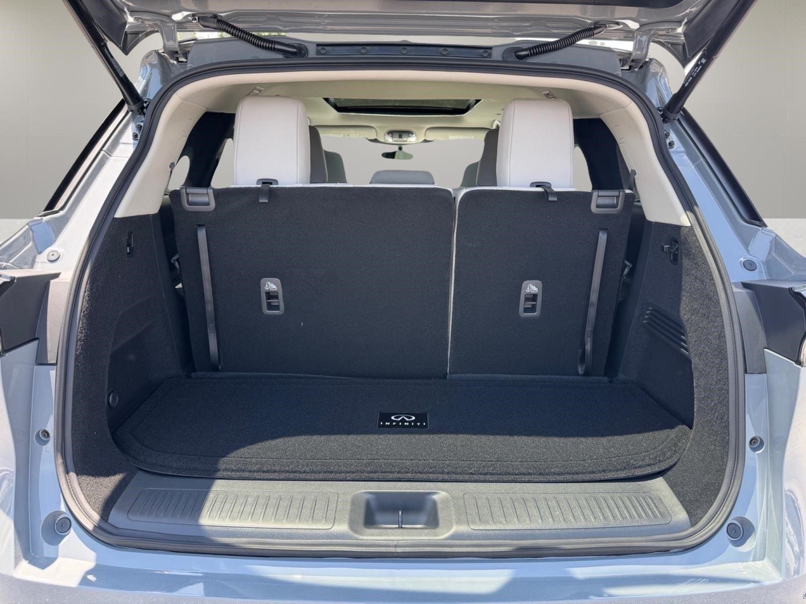 New 2027 HARBOR GRAY INFINITI Luxe FWD image 10