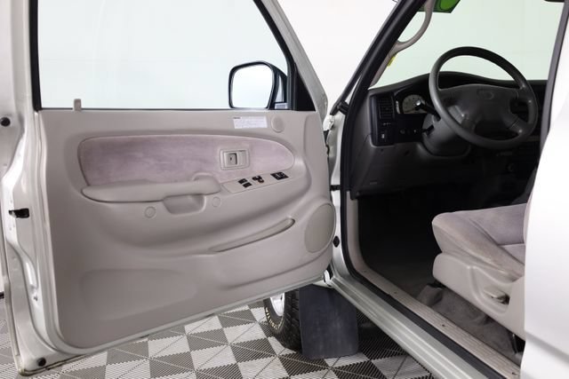 Used 2002 Silver Toyota  image 31