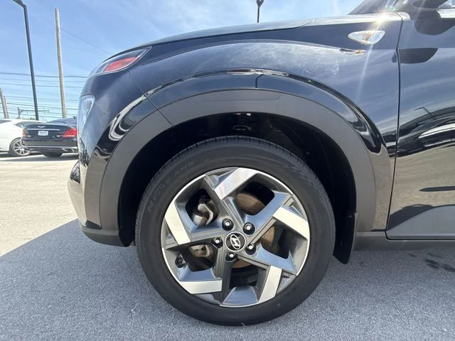 Used 2022 Black Hyundai SEL image 10