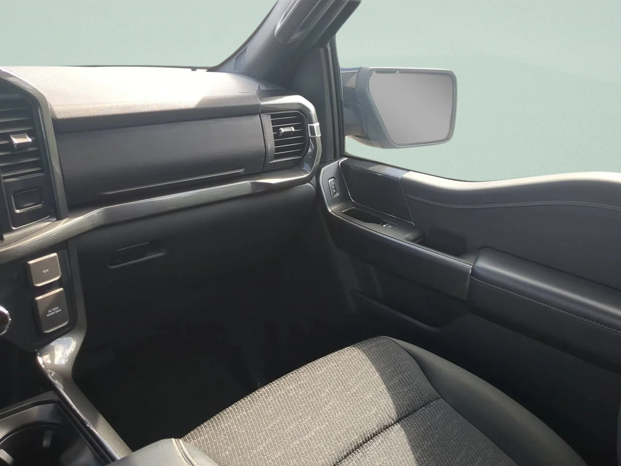 Used 2023 Avalanche Gray Ford XLT image 15