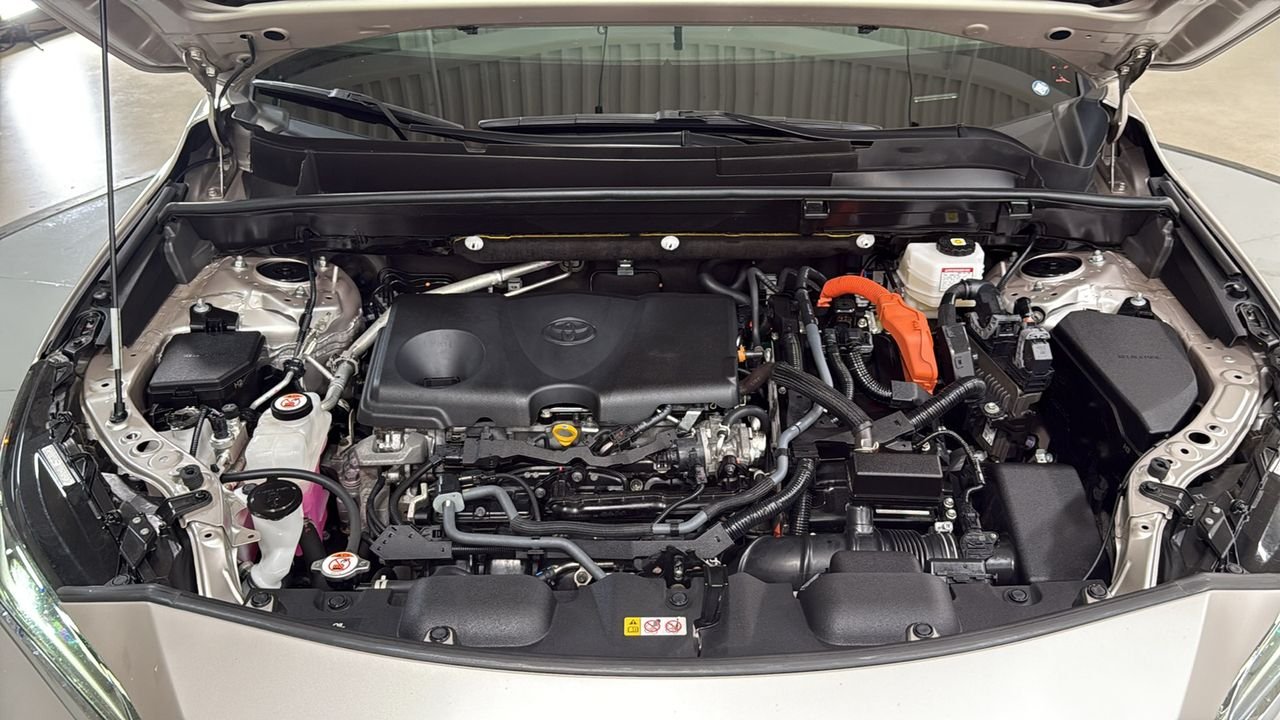 Certified Used 2024 Silver Toyota LE image 25
