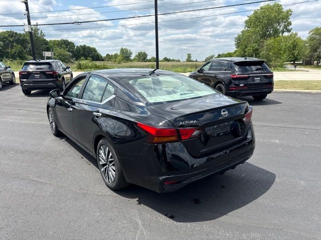Used 2025 Black Nissan 2.5 SV image 3