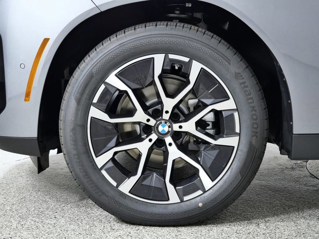 Used 2026 Skyscraper Grey Metallic BMW 30 xDrive image 18