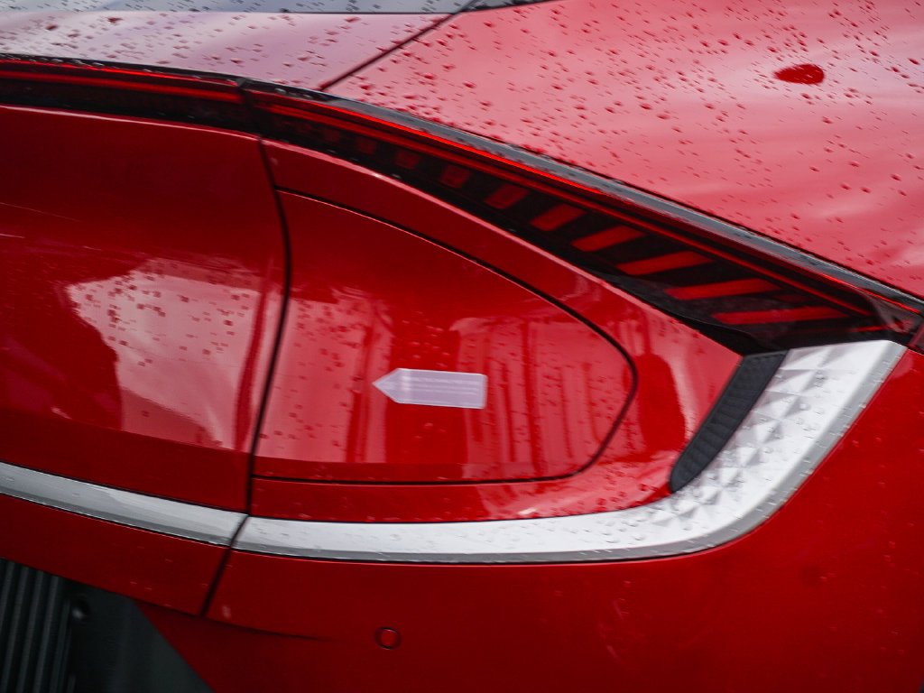 Used 2024 Red Kia Light image 8