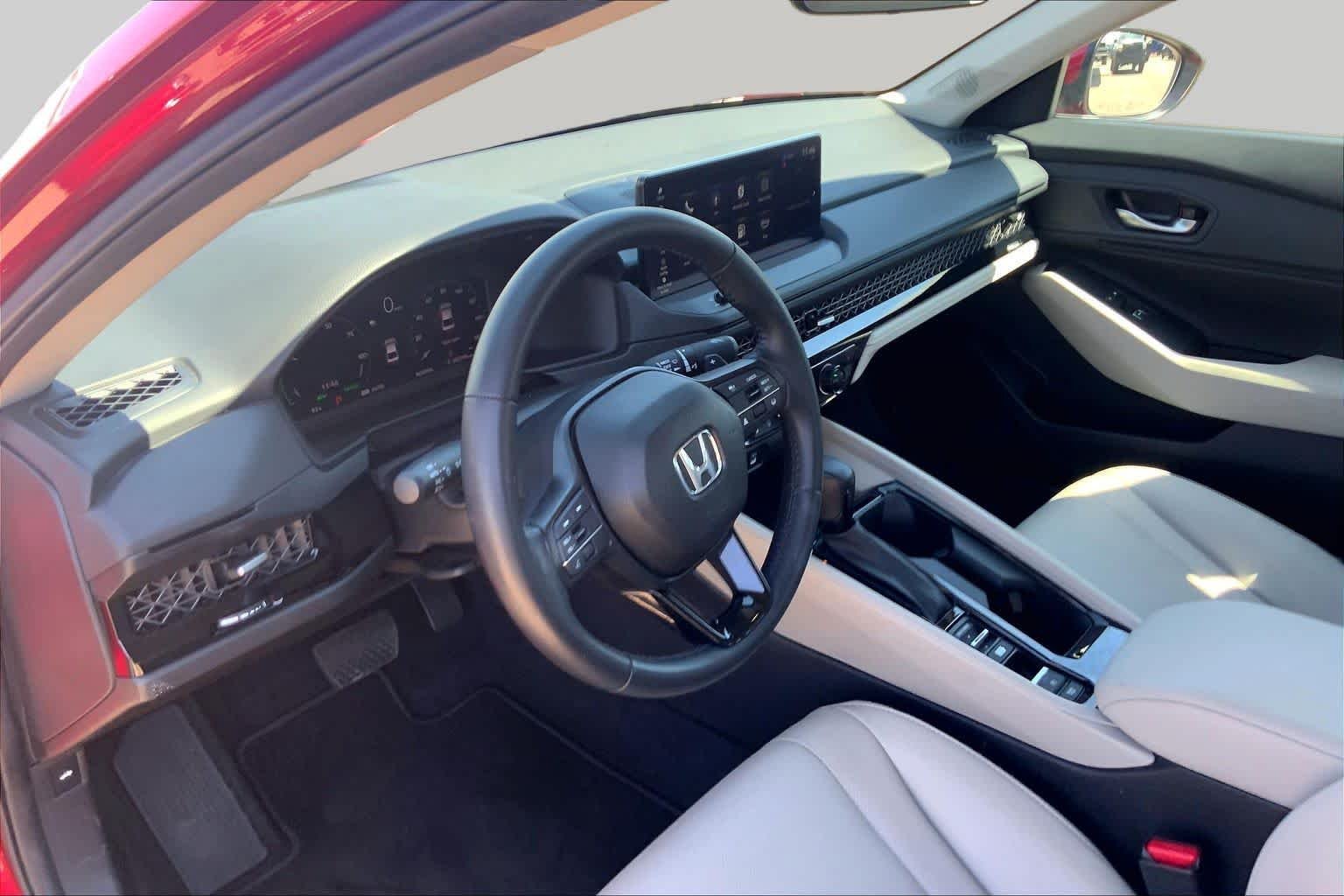 Used 2026 Radiant Red Metallic Honda EX-L image 18