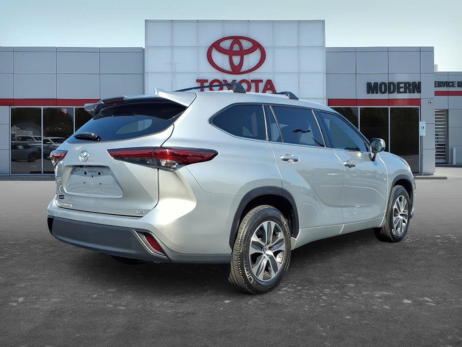 Used 2022 Celestial Silver Metallic Toyota XLE image 4