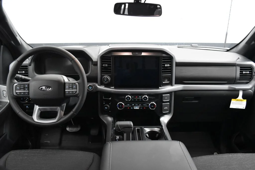 New 2026 Oxford White Ford XLT image 7