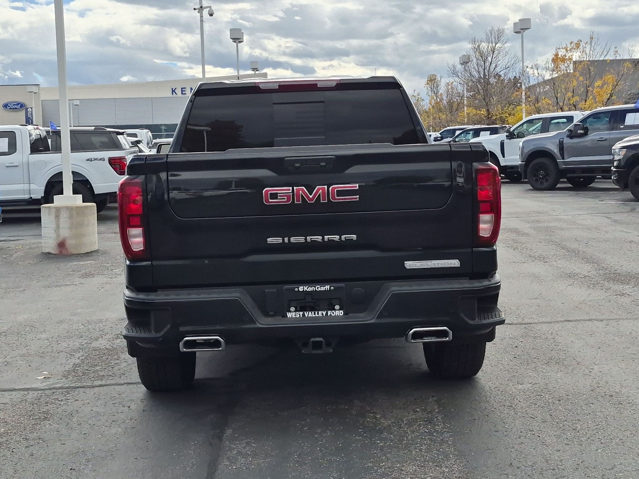 Used 2026 Onyx Black GMC Elevation image 4