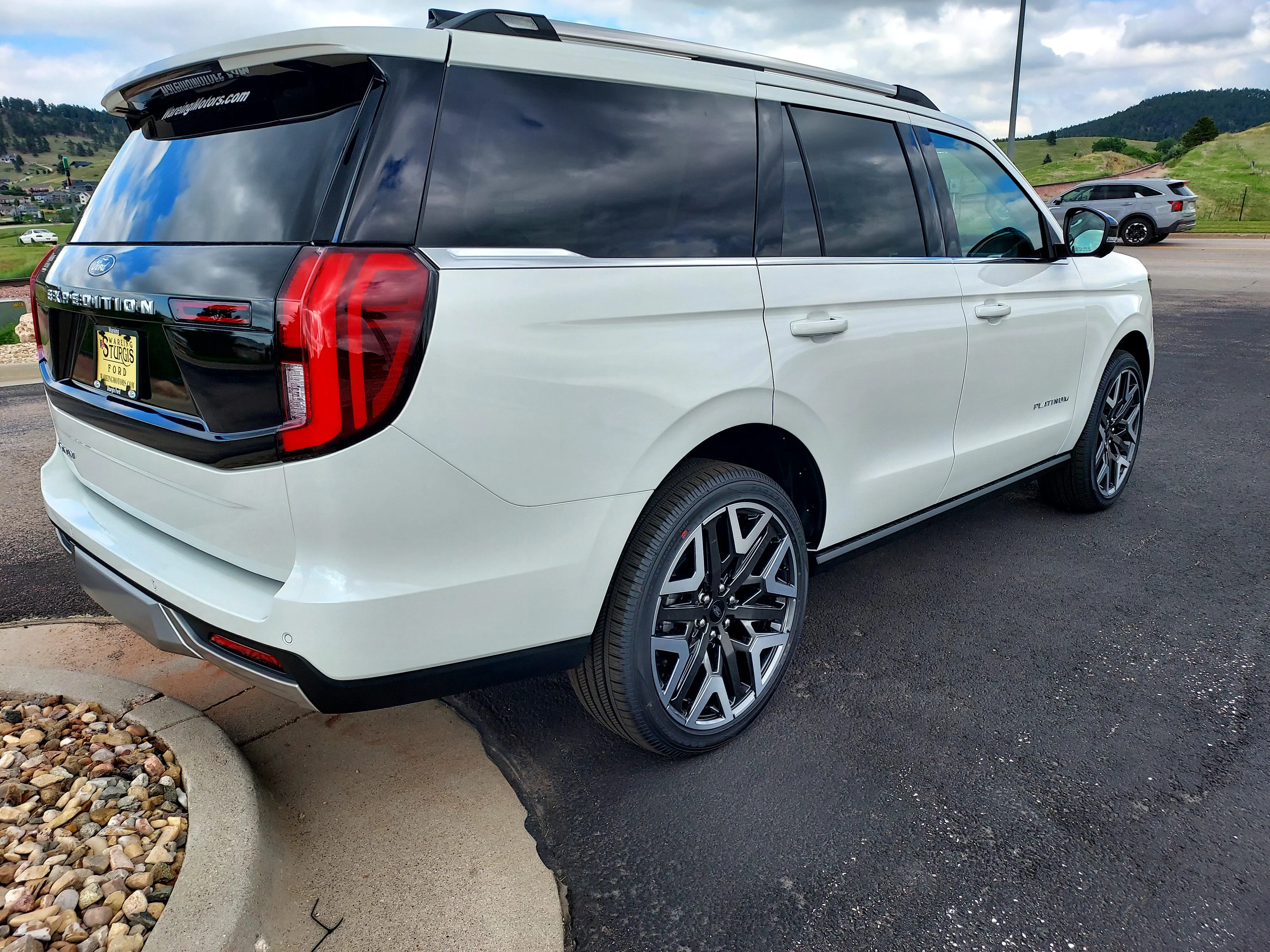 New 2026 Star White Metallic Tri-Coat Ford Platinum image 10