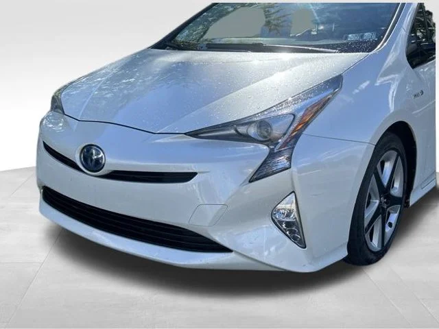 Used 2016 White Toyota Three Touring image 9