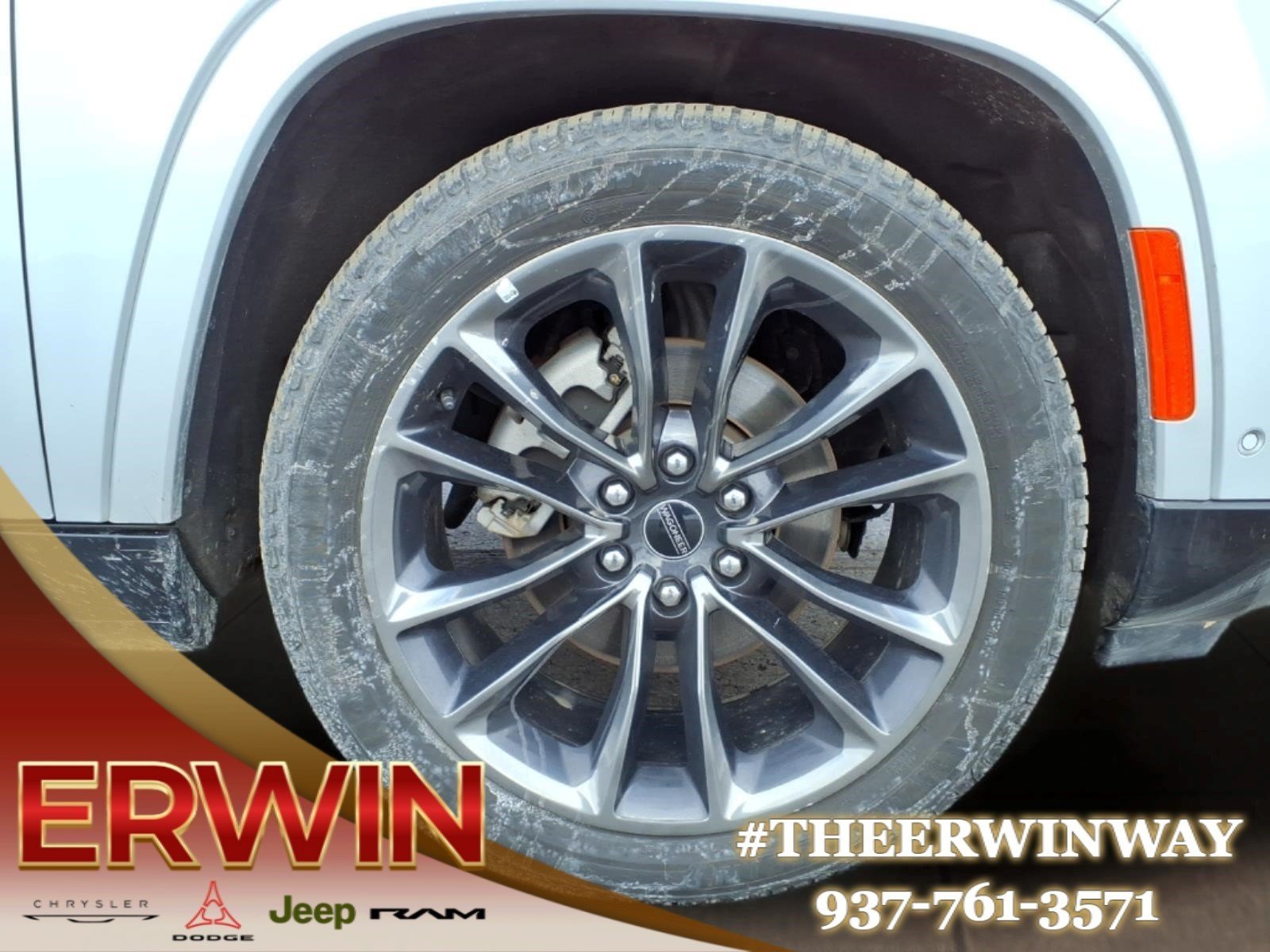 Used 2024 Silver Zynith Jeep Obsidian image 9