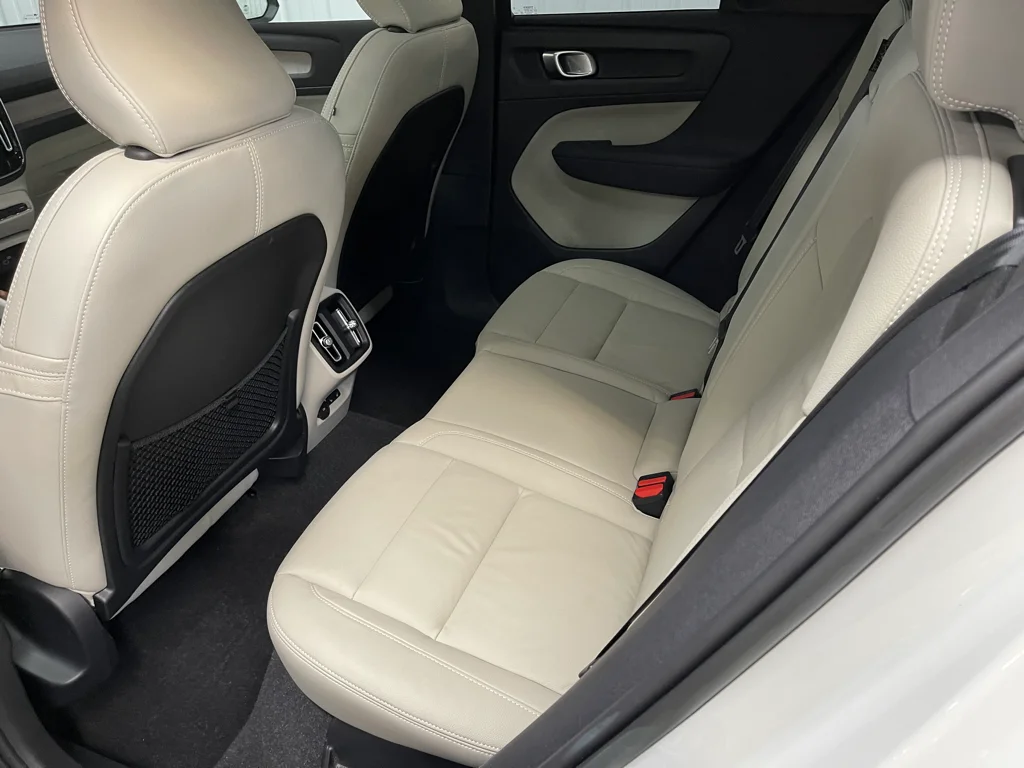 Used 2023 White Volvo B5 Plus Dark Theme image 21