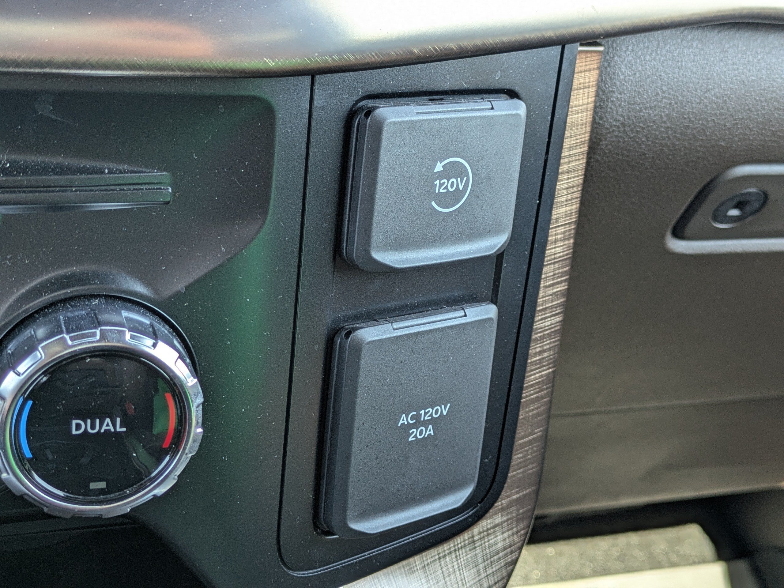 Used 2024  Ford King Ranch image 30