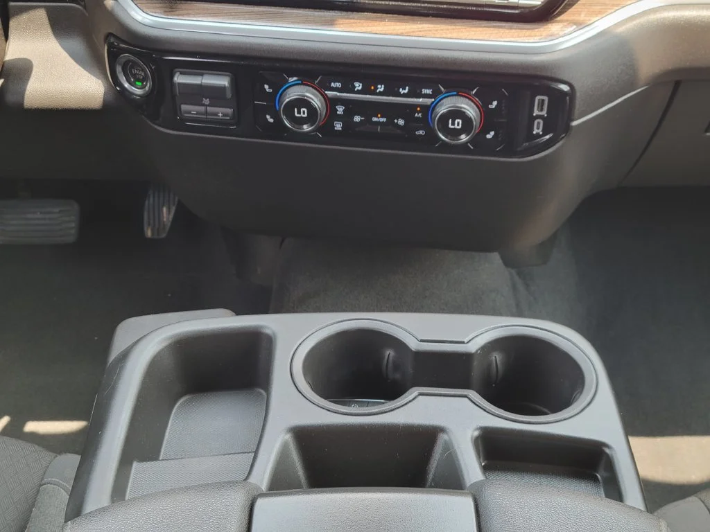 Used 2025 Summit White Chevrolet LT image 22