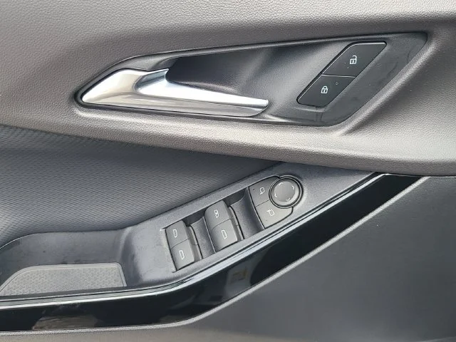 New 2027 Summit White Chevrolet LT image 19