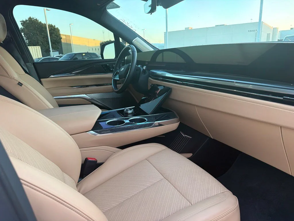 Used 2025 White Cadillac Sport 2 image 9