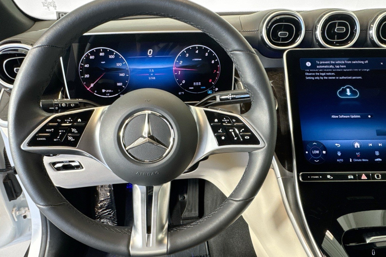 Used 2025 Polar White Mercedes-Benz GLC 300 SUV image 11