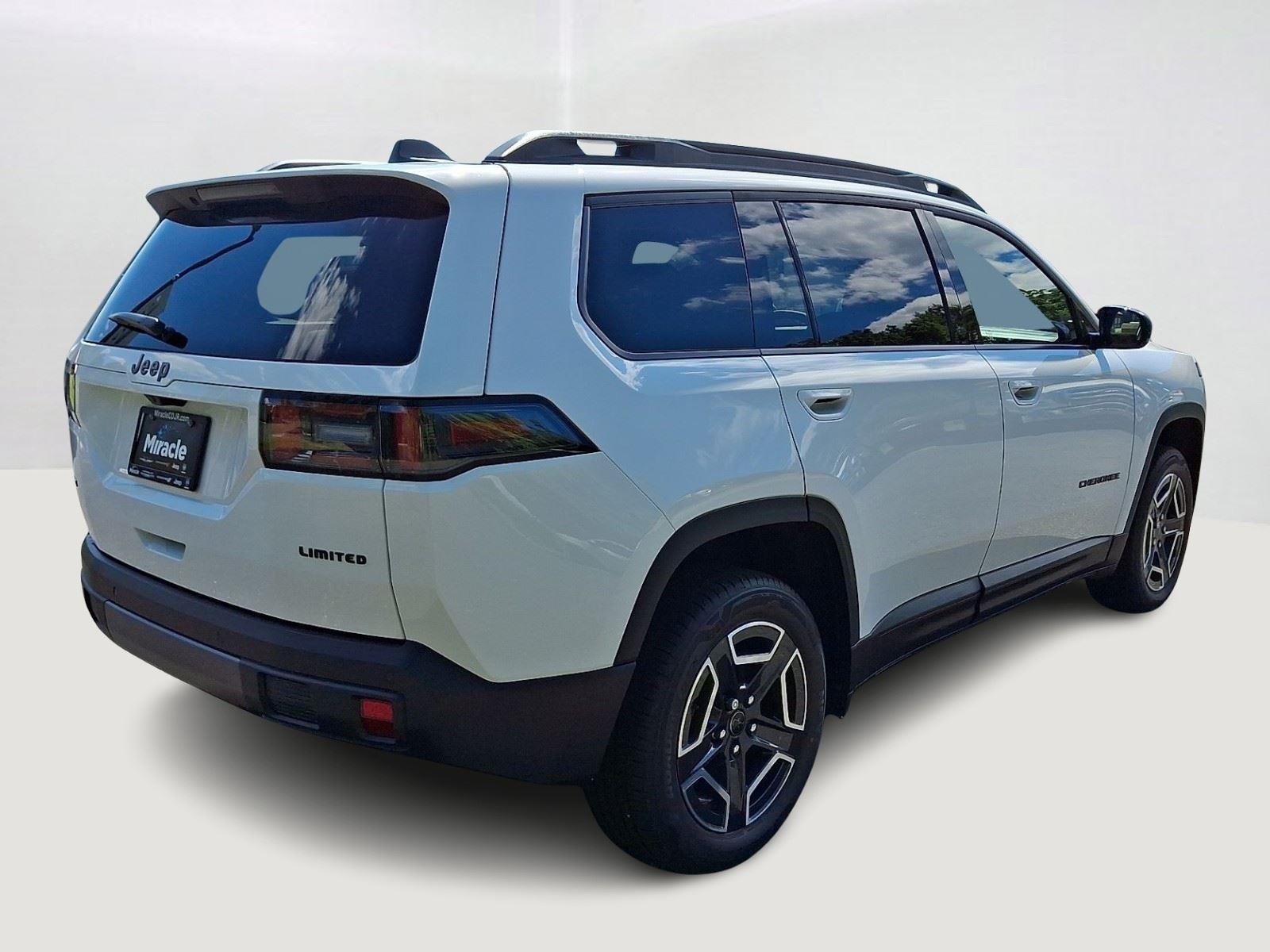 New 2026 Bright White Clear-Coat Exterior Paint Jeep Limited image 3