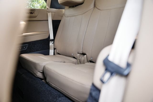New 2026 Fuji White Land Rover SE 7 Seats image 36