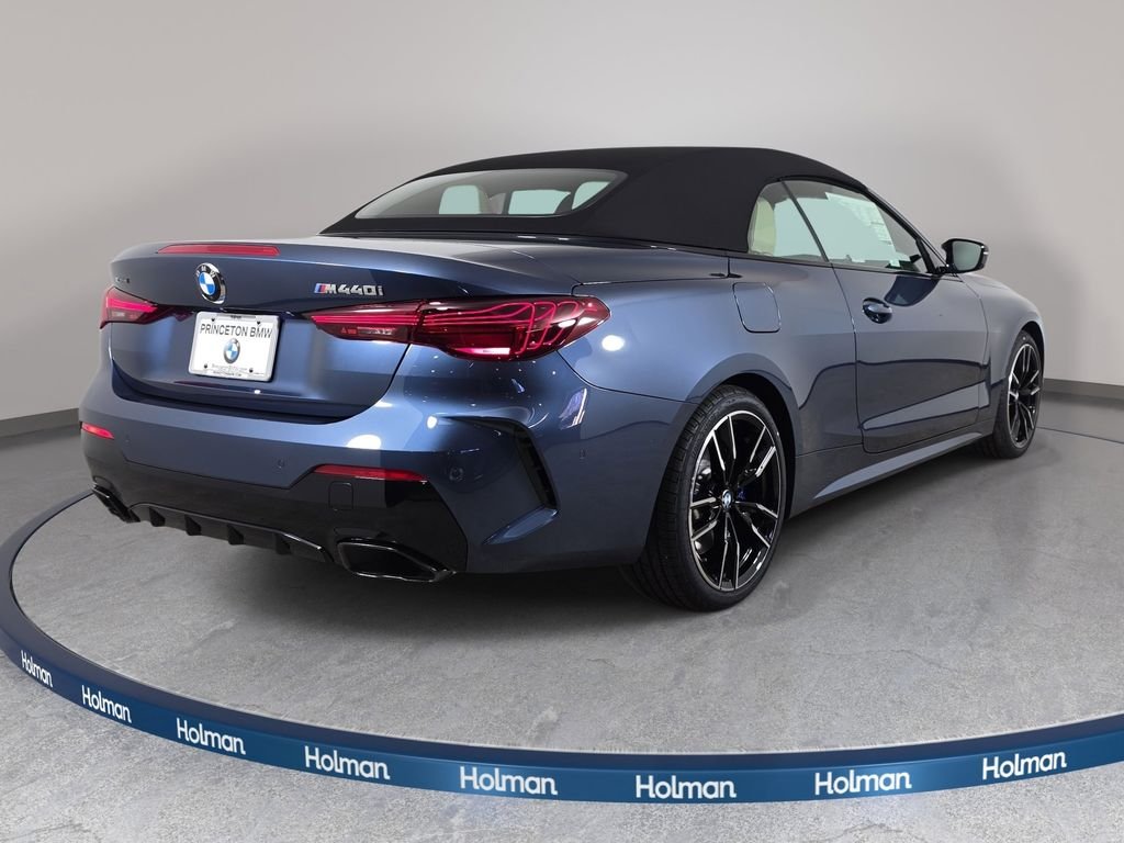 New 2026 Arctic Race Blue metallic BMW M440i xDrive image 5