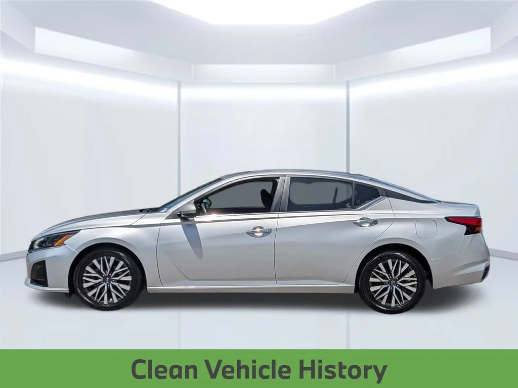 Used 2023 Silver Nissan 2.5 SV image 2