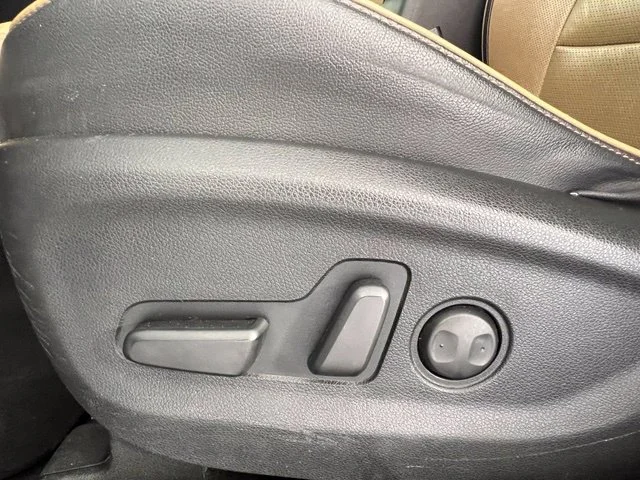 Used 2021 White Kia SX image 19