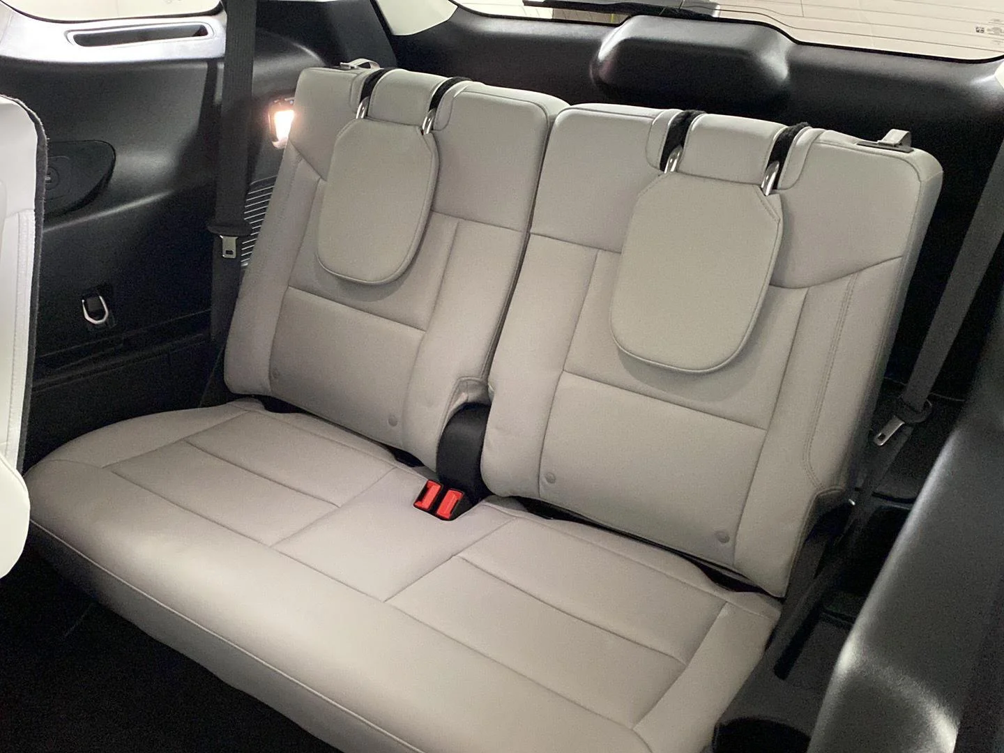 Used 2025 Star White Metallic Tri-Coat Ford Platinum image 23