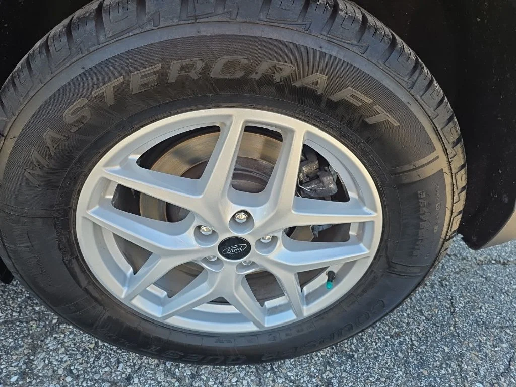 Used 2023 Silver Metallic Ford SEL image 10