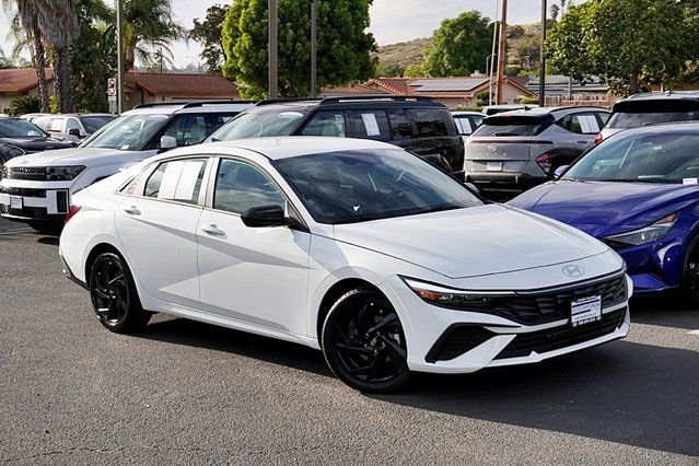 Used 2026 White Hyundai SEL Sport image 2