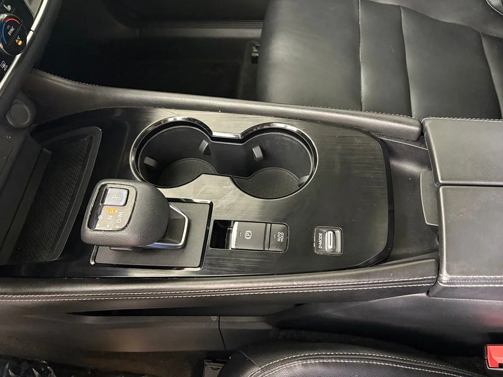 Used 2022 White Nissan SL image 28