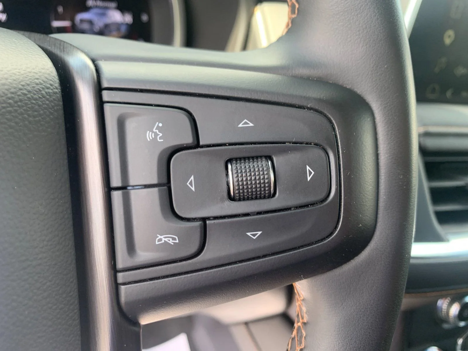 Used 2023 Summit White GMC AT4 image 27