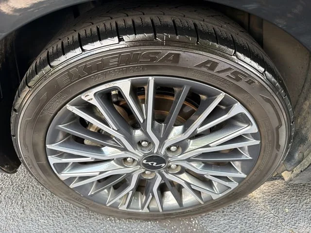 Used 2023 Black Kia GT-Line image 17