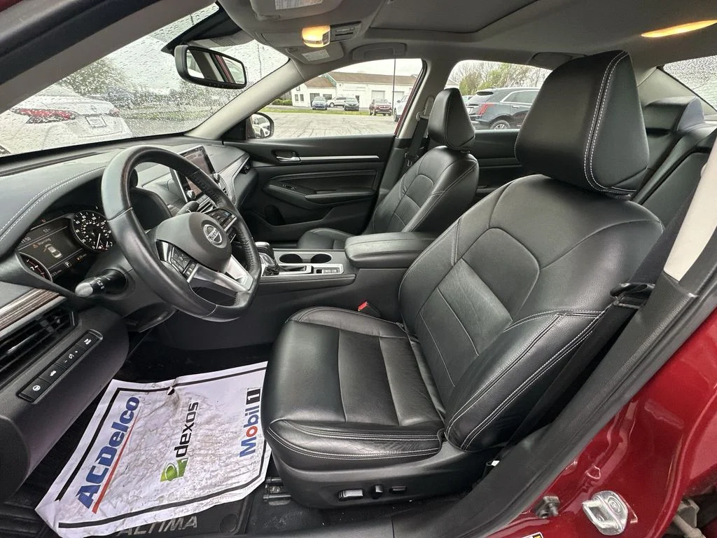 Used 2019 Red Nissan 2.5 Platinum image 11
