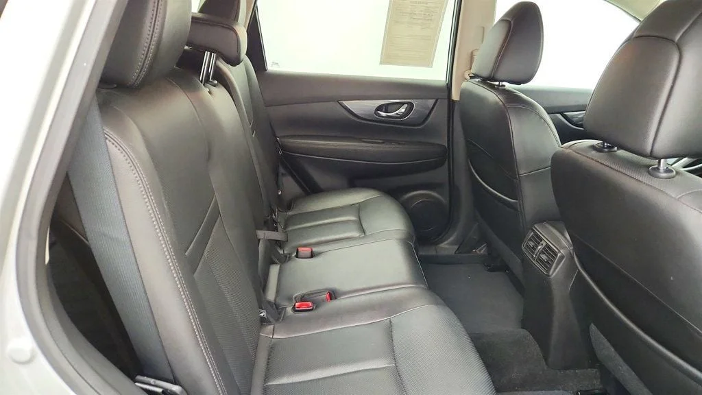 Used 2016 Brilliant Silver Nissan AWD 4dr SL w/ Premium Package & Panoramic Moonroof image 23