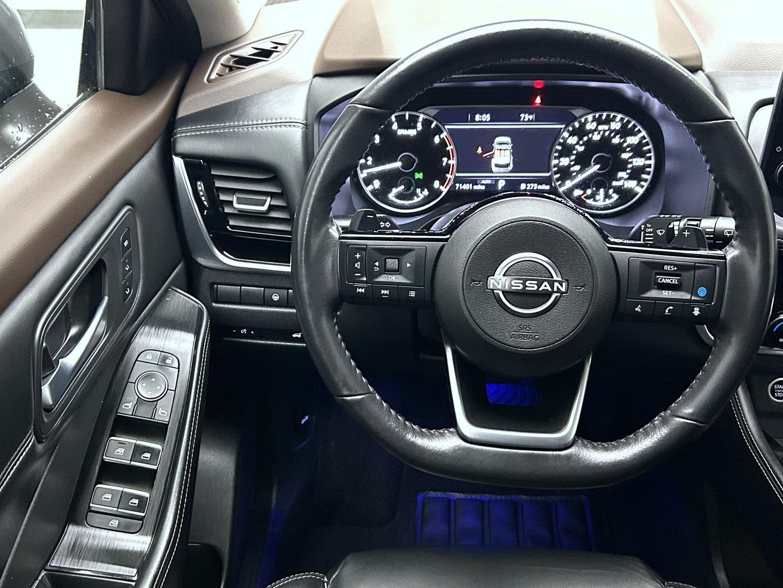 Used 2023 Gray Nissan SL image 12
