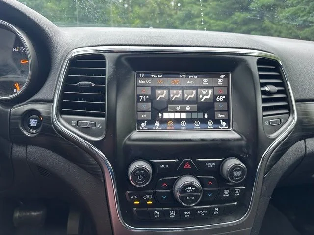 Used 2020 Gray Jeep Laredo image 14