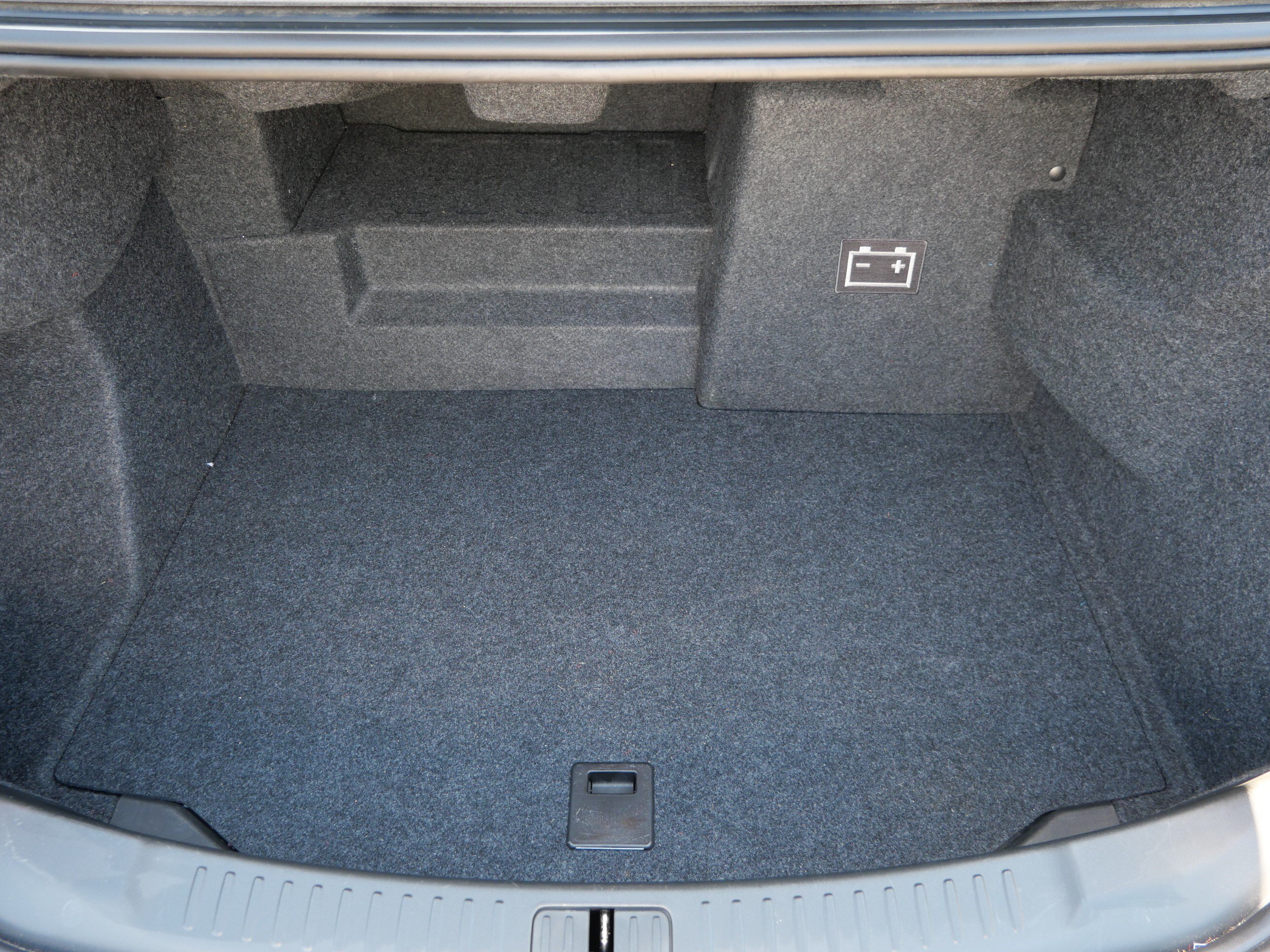 Used 2013 White Diamond Tricoat Chevrolet ECO image 18