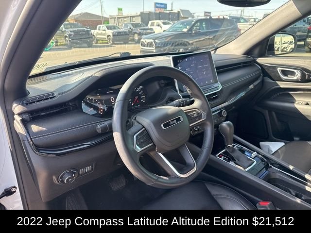 Used 2022 Bright White Clearcoat Jeep Latitude image 11