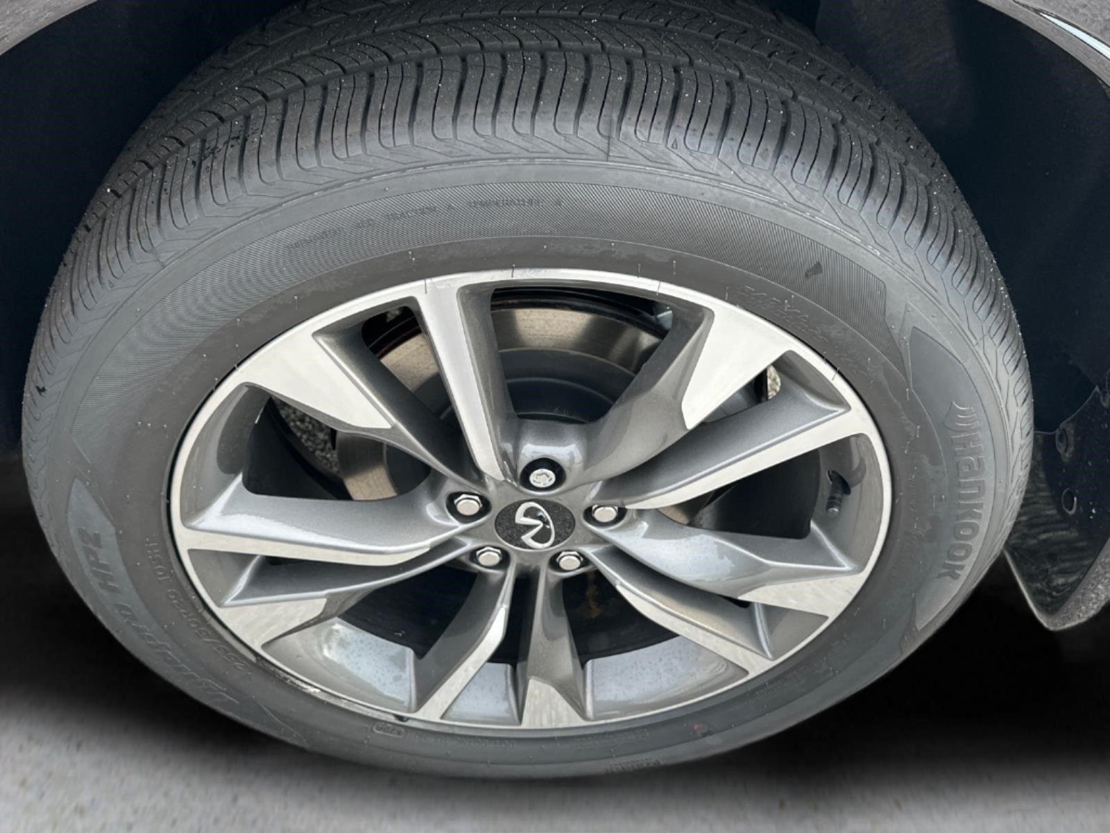 New 2027 GRAPHITE SHADOW INFINITI Luxe AWD image 13