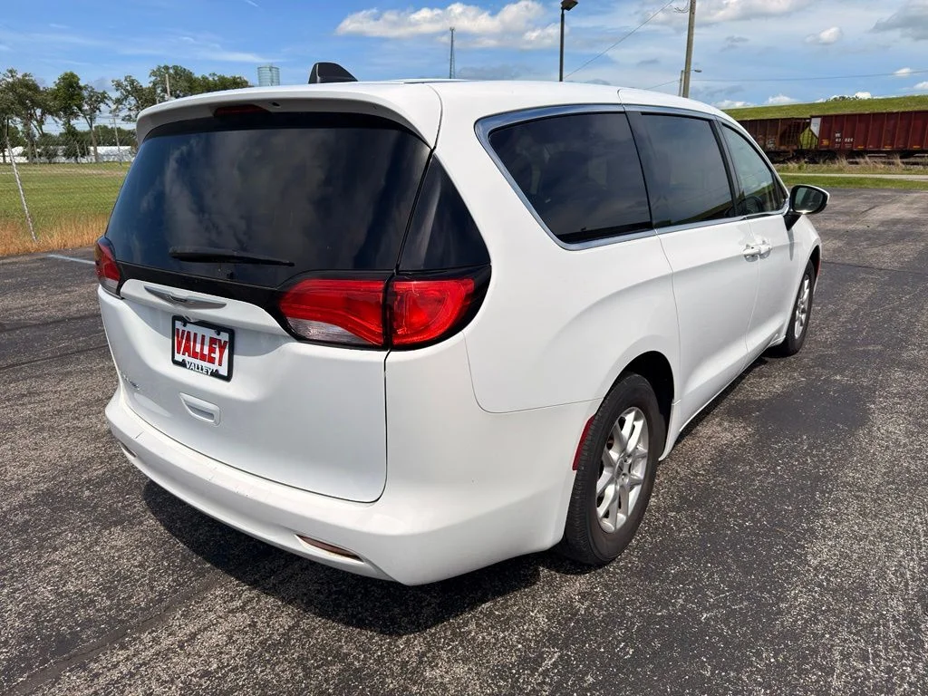 Used 2022 White Chrysler LX image 8