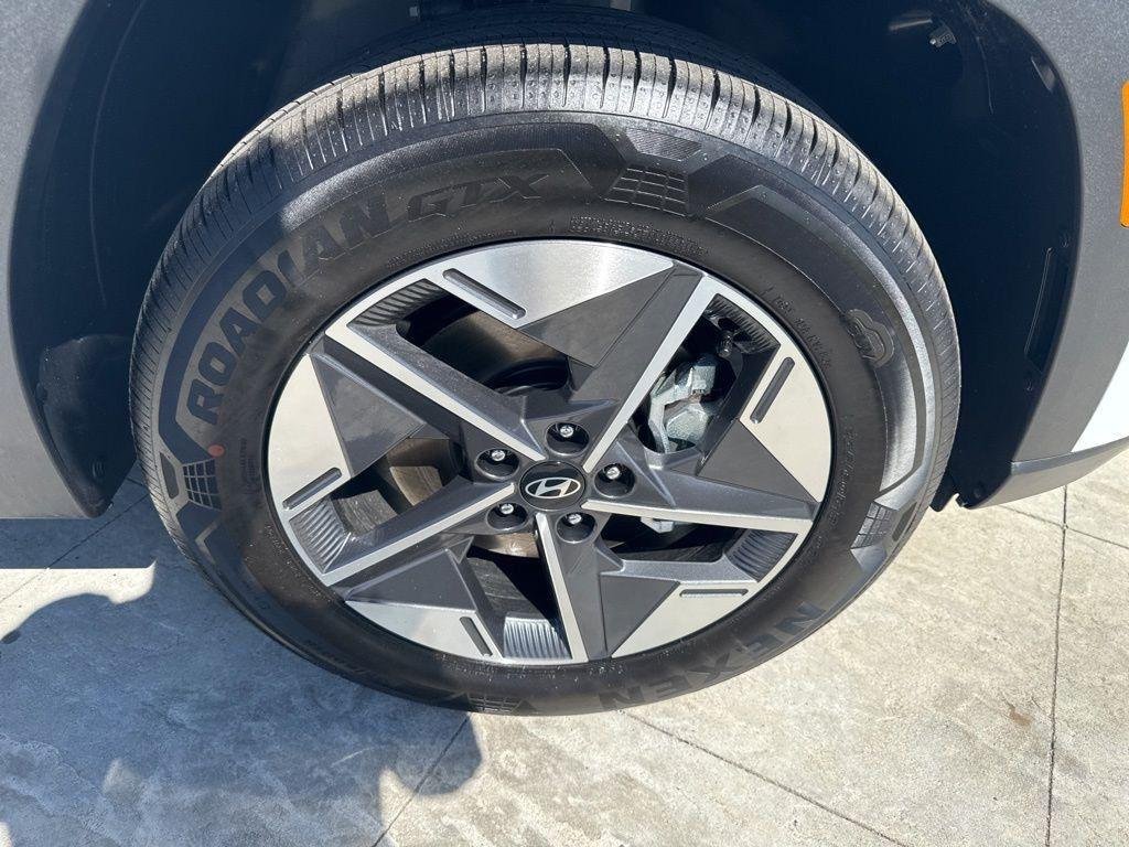 New 2026 White Hyundai SEL FWD image 11