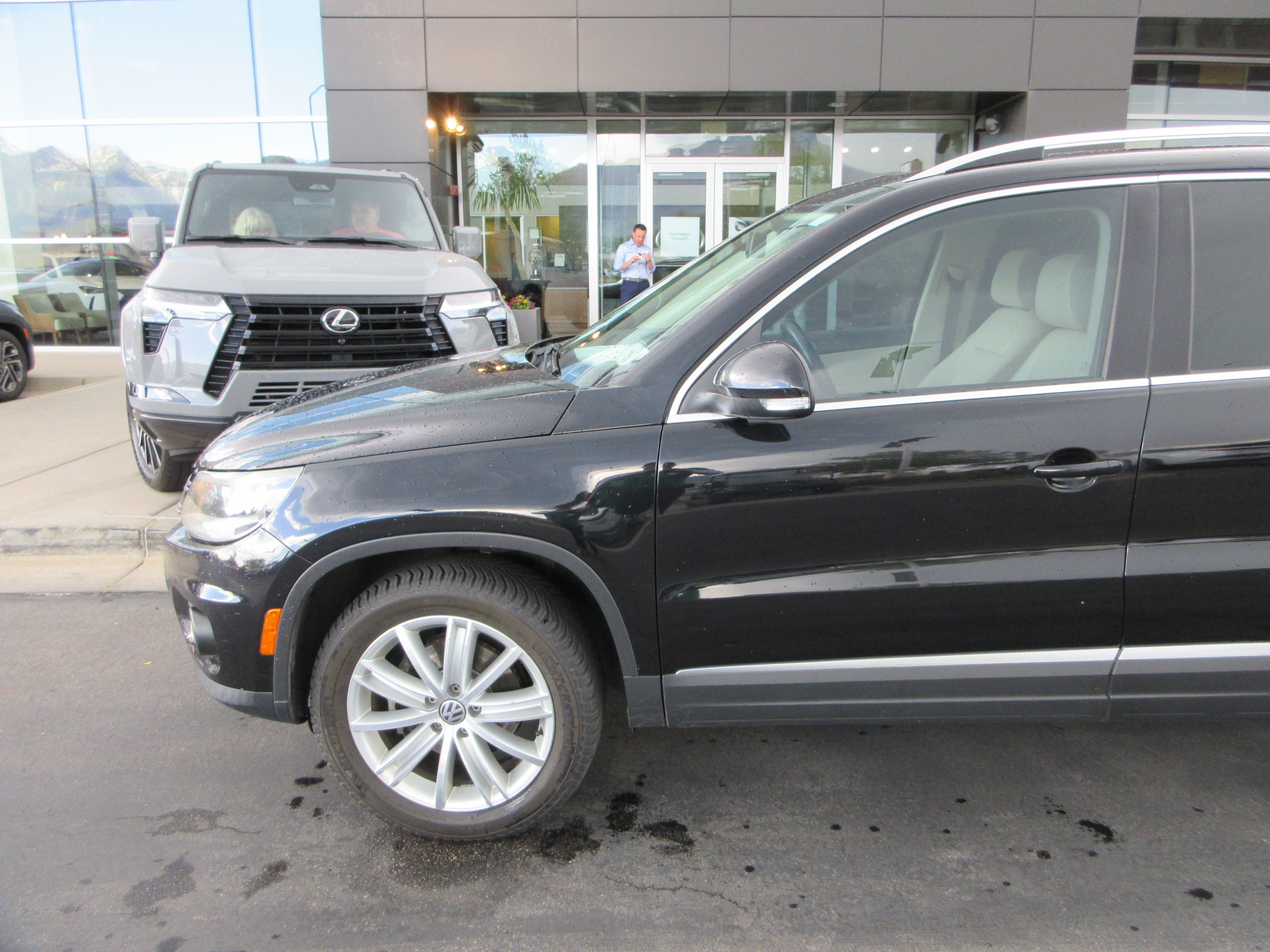 Used 2012 Volkswagen Tiguan SE with VIN WVGBV7AX8CW603371 for sale in Murray, UT